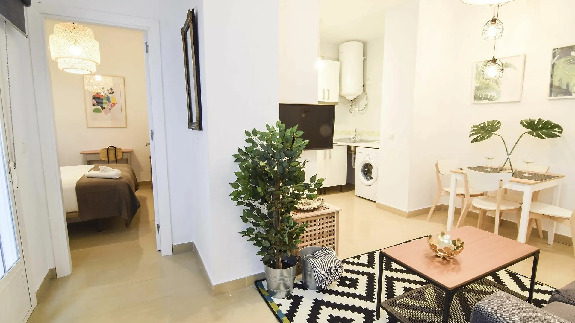 Letmalaga Center White location